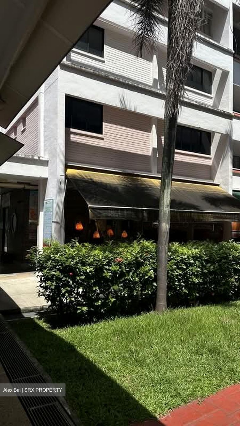 Jurong West Street 41 (D22), Shop House #563946681